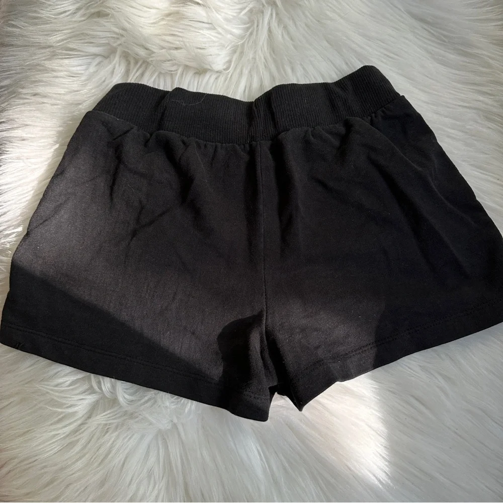 5 x $25 DKNY Shorts, 8 M